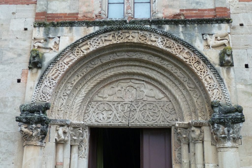 Portale romanico dell’Abbazia di Santa Fede a Cavagnolo