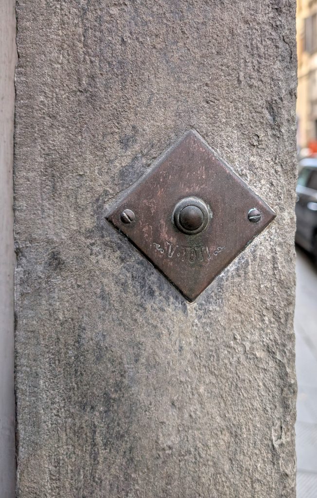 Dettaglio in via Alfani presso l’Opificio delle Pietre Dure a Firenze